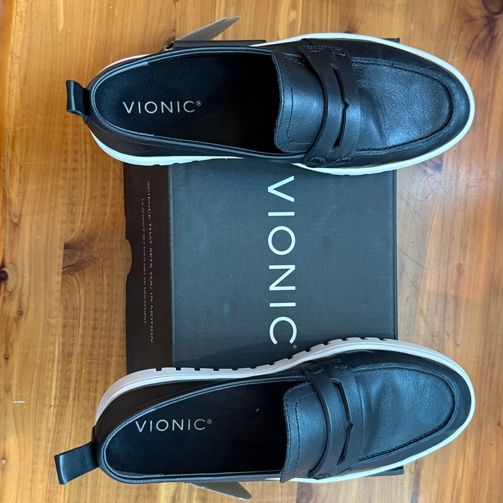 New in Box Vionic Uptown Black Leather Loafers Size 7